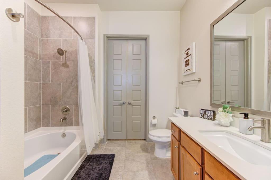 Fancy Apt Downtown. Pool. Gym. Lounge. Pet Ok Houston Exterior photo
